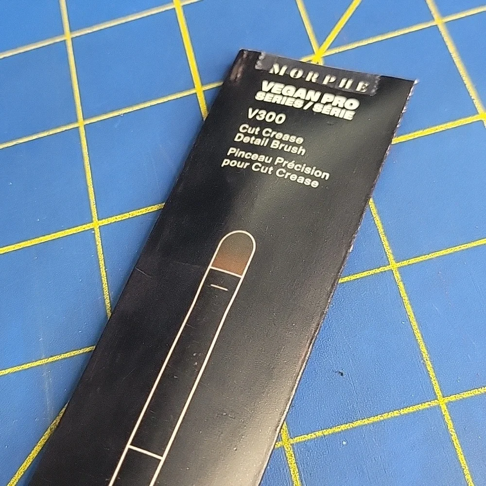 Morphe V300 Cut Crease Detail Brush Black New